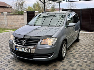 Volkswagen Touran foto 1