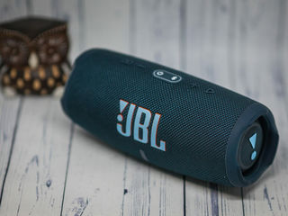 JBL Charge 5:Заряжай моменты музыкой!Мощный звук,беспрецедентная портативность ваш идеальный спутник foto 4
