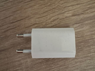 Vând adaptor Apple model 1400 5w USB