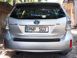 Toyota Prius v