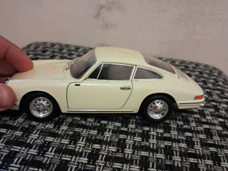 Модель 1/24 Porsche 911 1964 бежевый