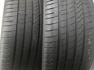 Продам 2 летние шины в хорошем состоянии 255/40 R 19 100Y Firestone Roadhawk