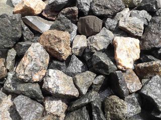 Granit  fr.40-140 , pentru garduri gabioane , pentru decorare . Piatra de granit cu livrare. foto 3