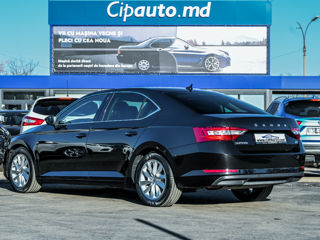 Skoda Superb foto 2