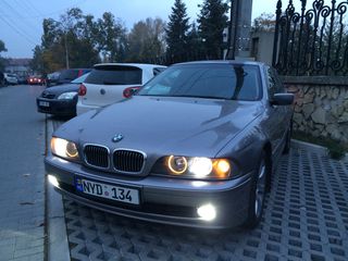 BMW 5 Series foto 3