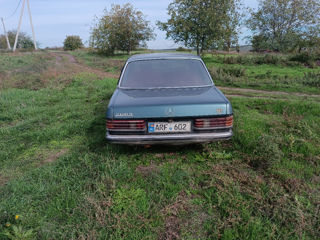 Mercedes Series (W123) foto 4