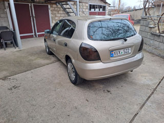 Nissan Almera foto 3