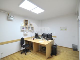 Oficiu în Centru, euroreparație, str. Armenească, 2200 € ! foto 5