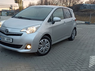 Toyota Verso-S foto 2