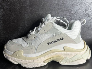 Balenciaga Triple S În stoc foto 4