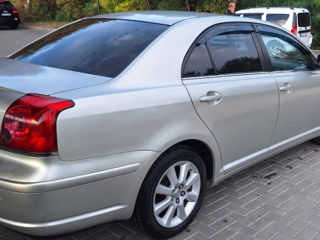 Toyota Avensis foto 8