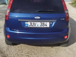 Ford Fiesta foto 4