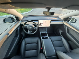 Tesla Model Y foto 9