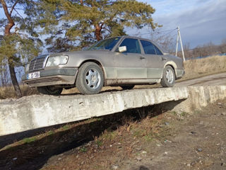 Mercedes Series (W124) foto 2