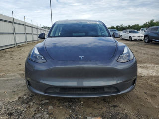 Tesla Model Y foto 2