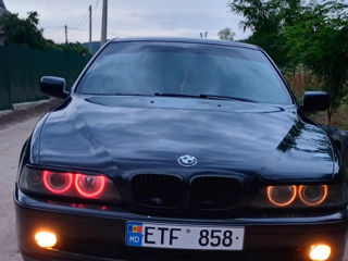 BMW 5 Series foto 1