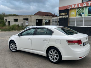 Toyota Avensis foto 1