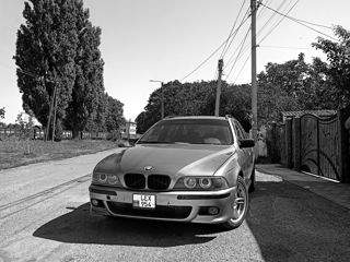 BMW 5 Series foto 2