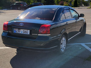 Toyota Avensis foto 7