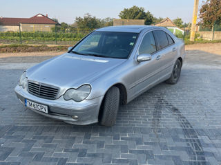 Mercedes C-Class foto 1