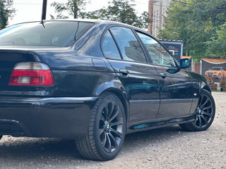 BMW 5 Series foto 6