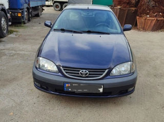 Toyota Avensis foto 2