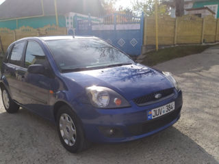 Ford Fiesta foto 2