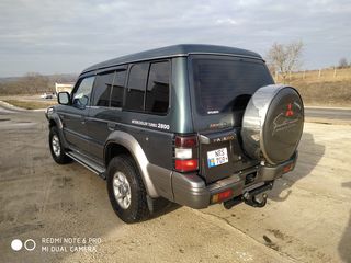 Mitsubishi Pajero foto 2