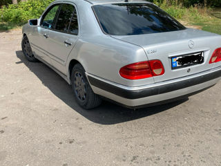 Mercedes E-Class foto 8