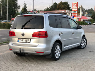 Volkswagen Touran foto 2