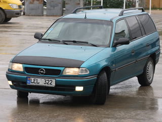 Opel Astra foto 1