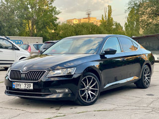 Skoda Superb foto 3