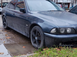 BMW 5 Series foto 2