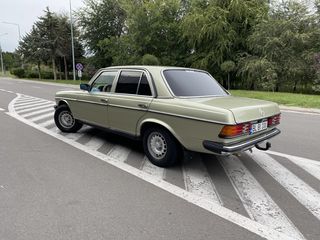 Mercedes Series (W123) фото 2