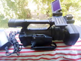 Идеальная,малоиспользованая видеокамера SONY HDR FX-1000E.Made in Japan.Привезена из Дании.Плюс - foto 3