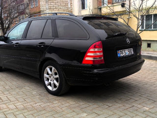 Mercedes C-Class foto 3