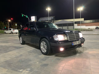 Mercedes Series (W124) foto 1