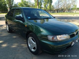 Nissan Almera foto 1