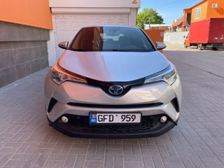 Toyota C-HR foto 2