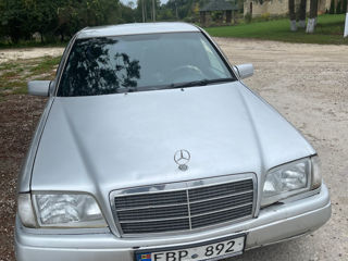 Mercedes C-Class foto 2