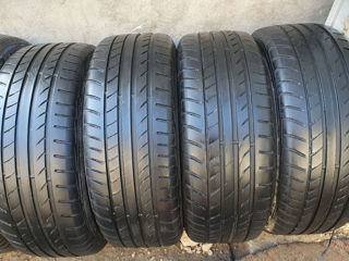 225/60/ R17- Dunlop.