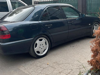 Mercedes C-Class foto 2