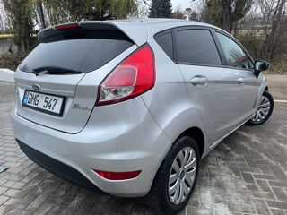 Ford Fiesta foto 9