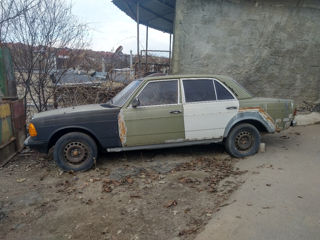 Mercedes Series (W123) foto 1