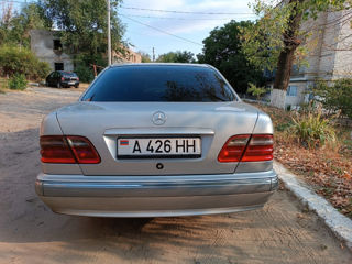 Mercedes E-Class foto 2