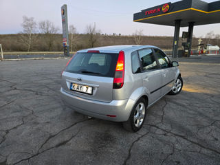 Ford Fiesta foto 4