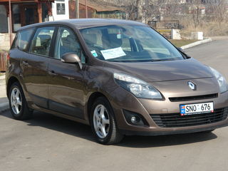 Renault Grand Scenic foto 2