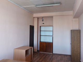 Oficiu de 23,60 m2 pentru 1-3 persoane pe str. Tighina 65 foto 3