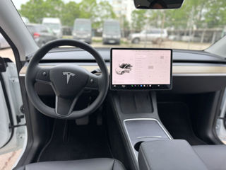 Tesla Model Y foto 7