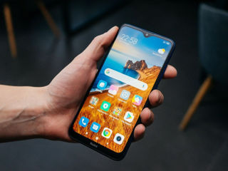 Vind Xiaomi Redmi 8 ideal ca nou este incarcator 64/4Gb